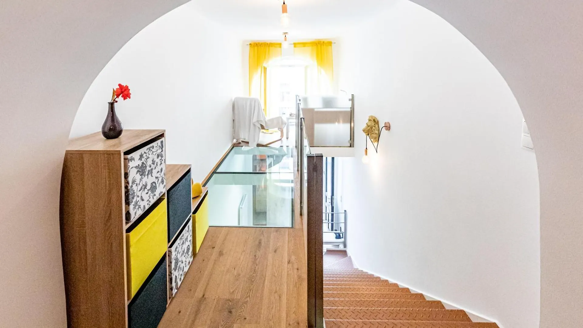 Golden Lion Apartment By Jr City Apartments contacts